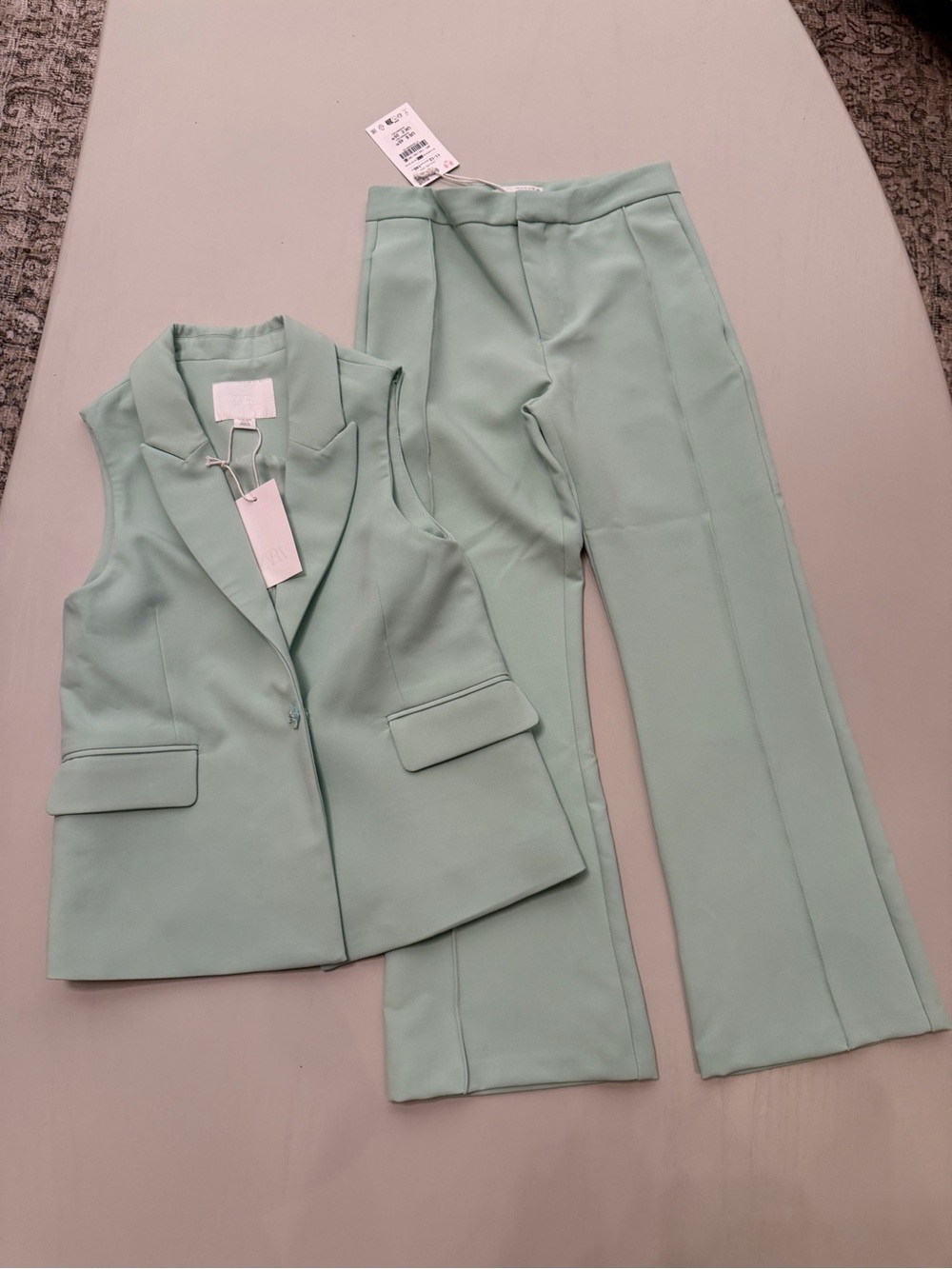 BNWT Zara Green Sleeveless Tailored Vest with Wide-Leg Trousers and jewel button